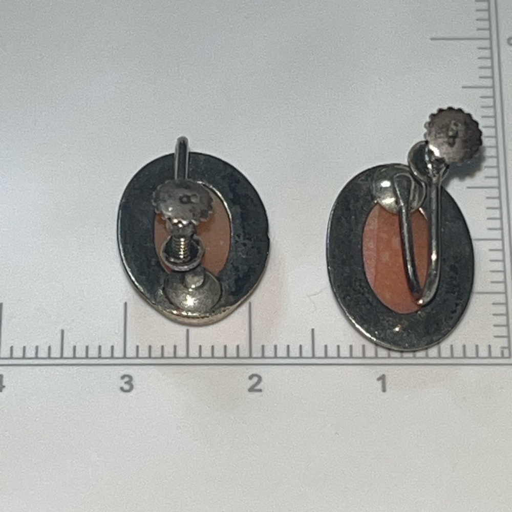 Vintage Hand-Carved Shell Cameo Screw-Back Earrings – Mid-Century Portrait Set - Picture 4 of 5